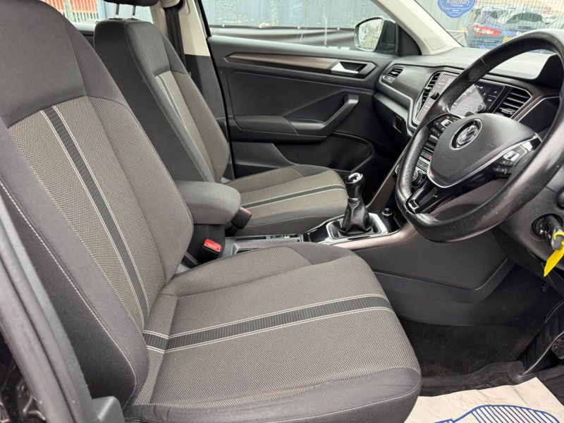 VOLKSWAGEN T-ROC